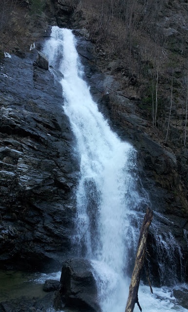 Cascada Lotrisor
